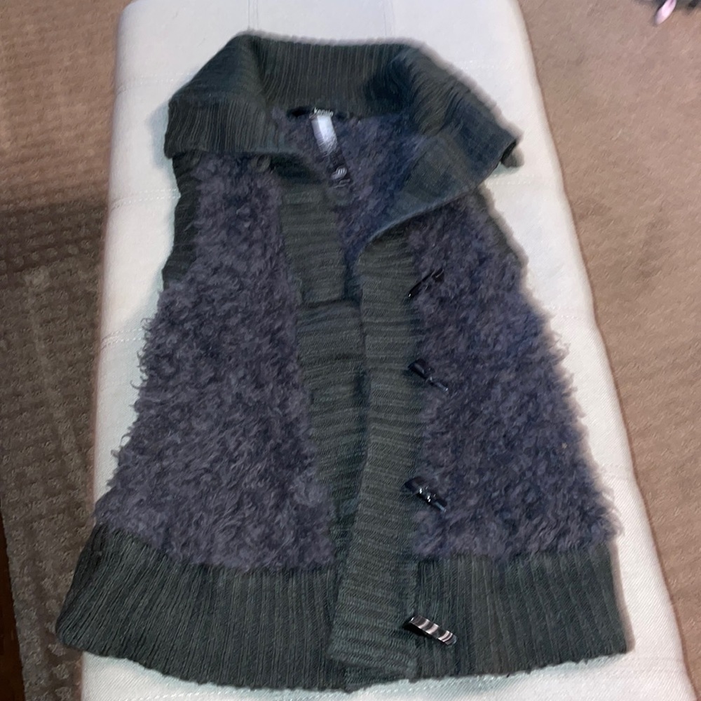 NEW WOT Kensie Sz M Shaggy Sherpa inside and out VEST Olive green and gray
